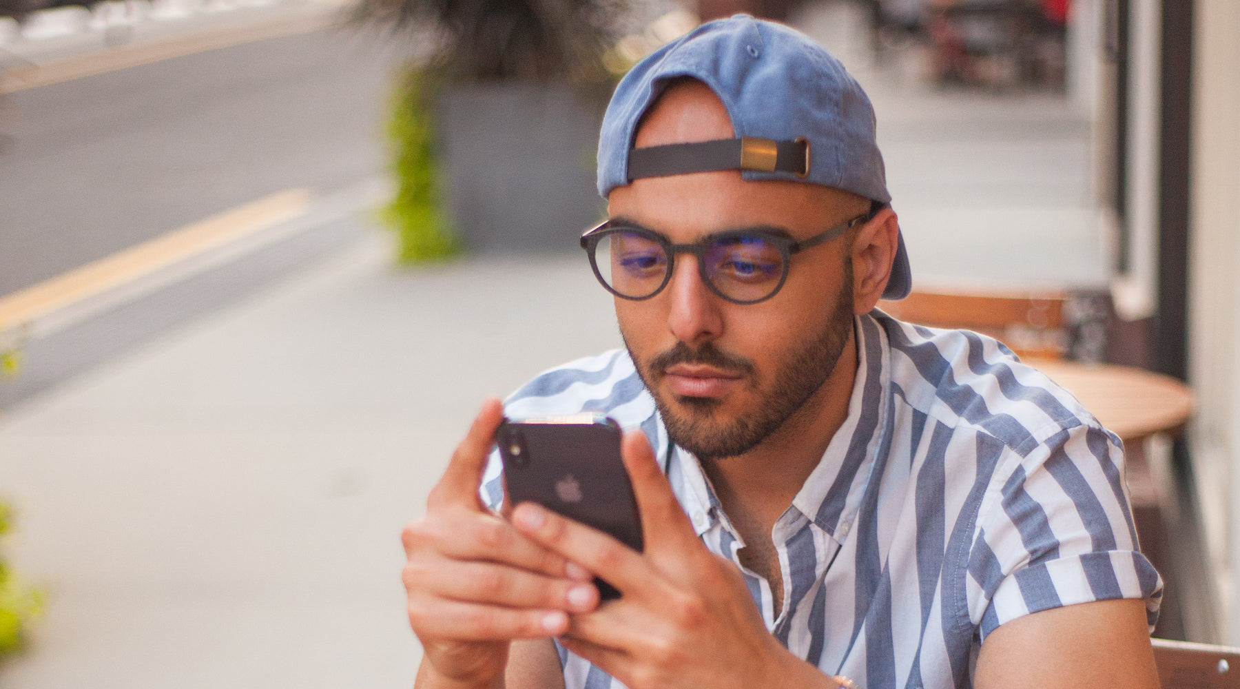 man eclipse blue light glasses smartphone addiction