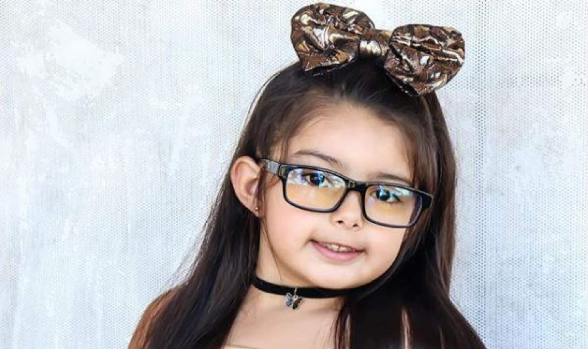 Darwin kids blue light blocking glasses by Umizato